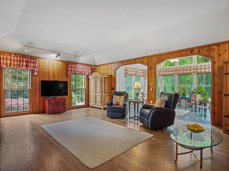 352 Ridgefield Road Photo 16