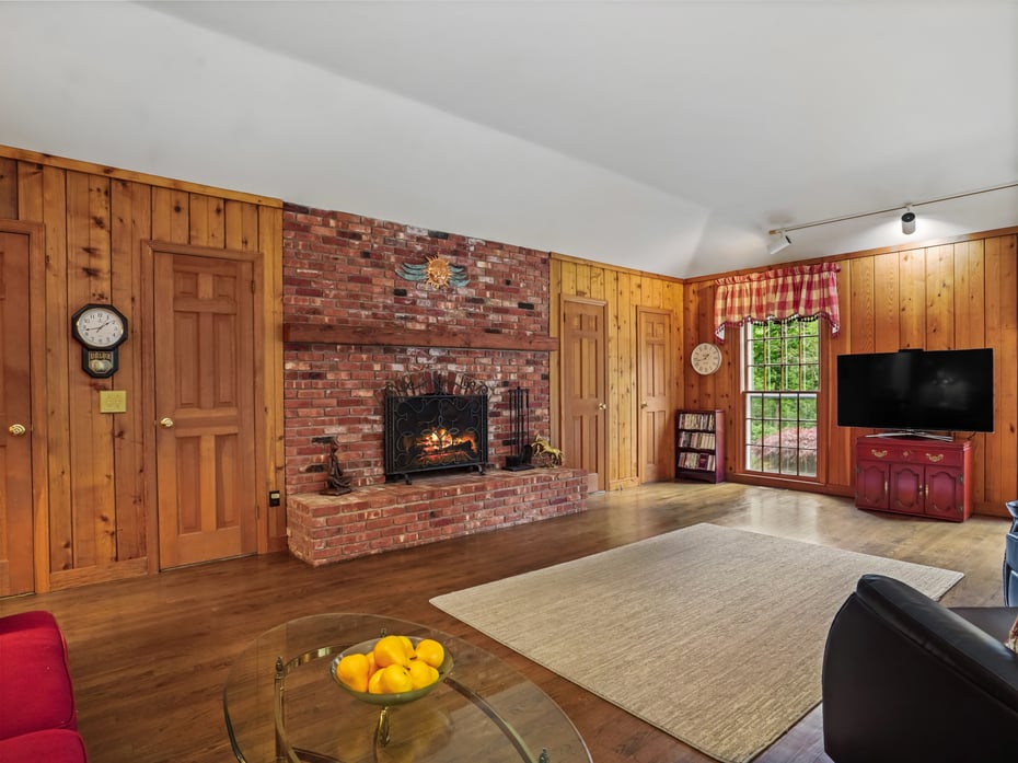 352 Ridgefield Road Photo 17