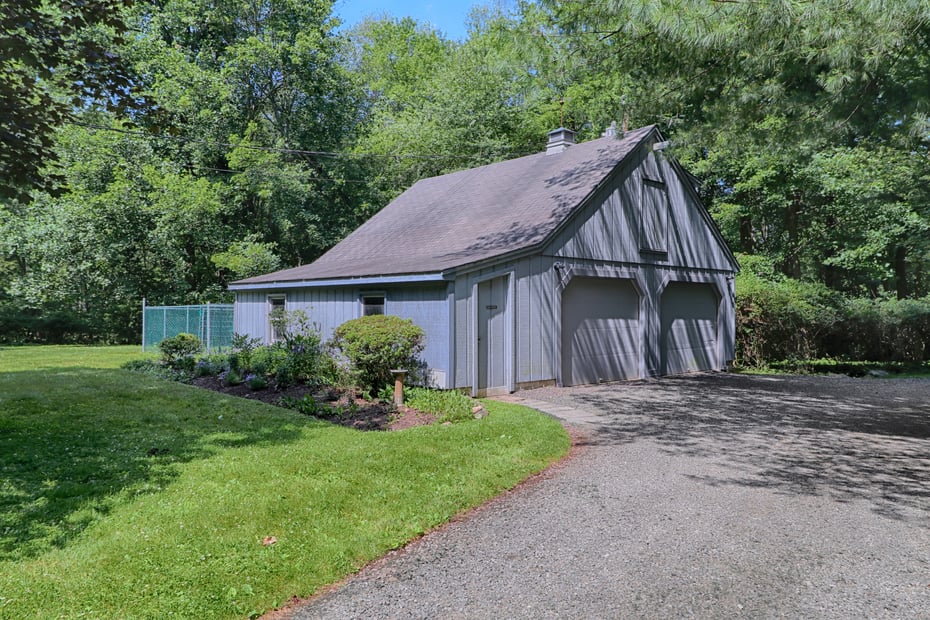 1135 Hulls Farm Road Photo 4