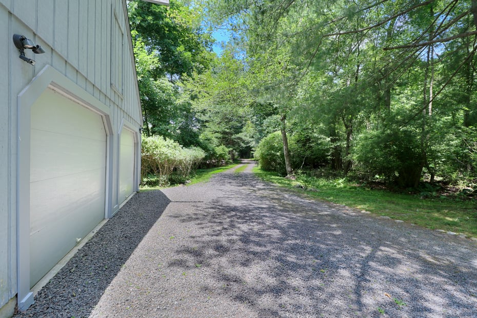 1135 Hulls Farm Road Photo 5