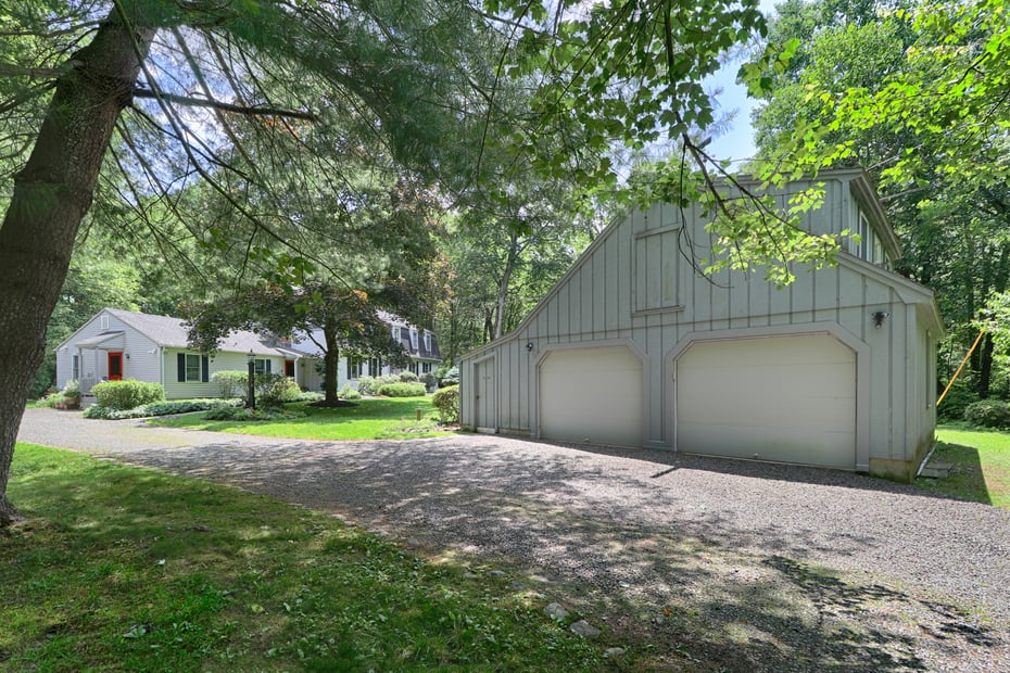 1135 Hulls Farm Road Photo 6