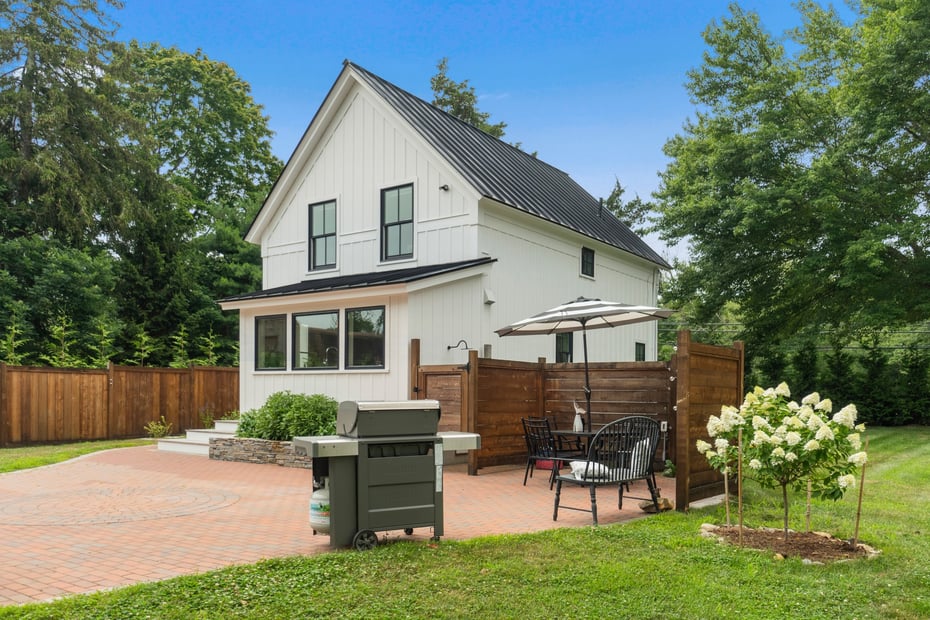 176 Great Neck Road Photo 2