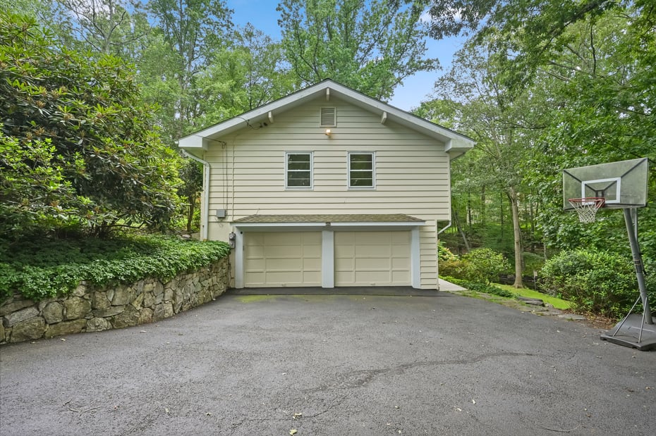 391 Sawmill Road Photo 32