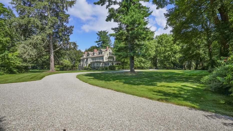 79 Hilltop Road Photo 2