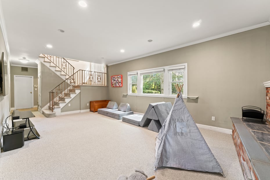 114 Oxford Road Photo 25