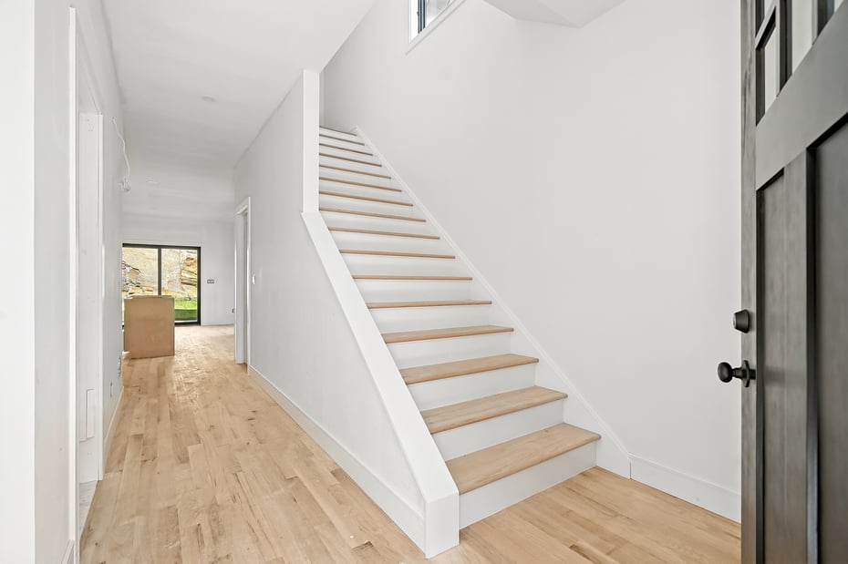 64 1/2 Exchange Place Photo 5