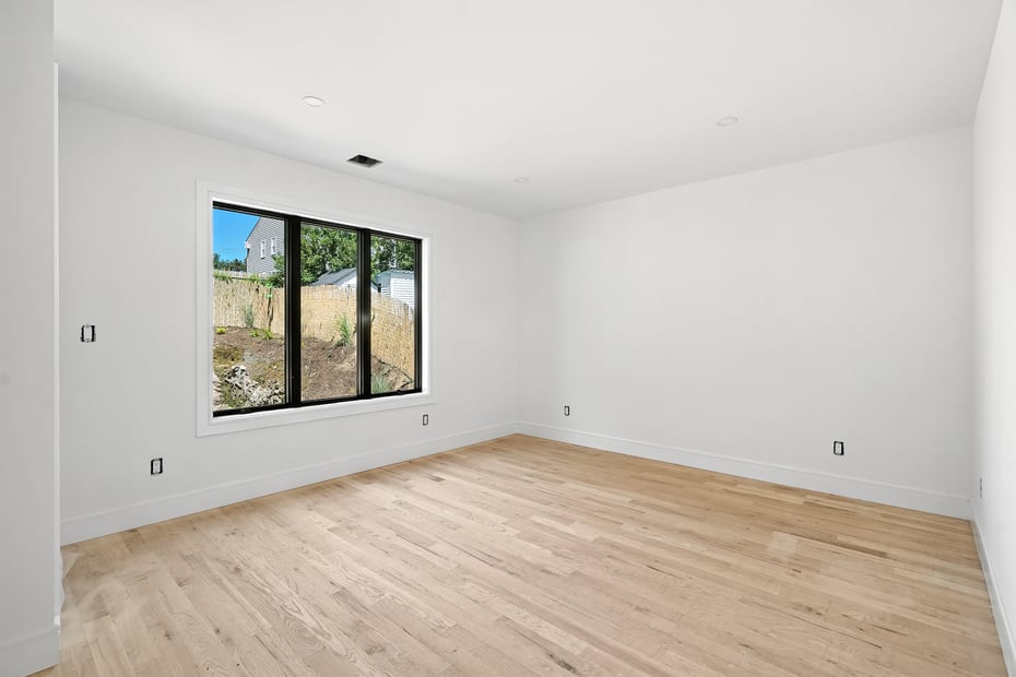 64 1/2 Exchange Place Photo 18