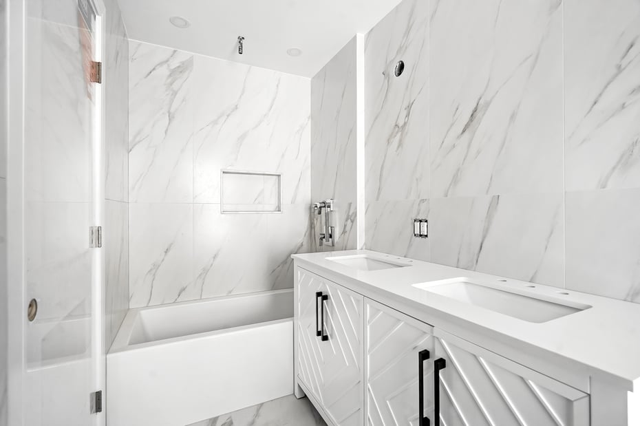 64 1/2 Exchange Place Photo 17