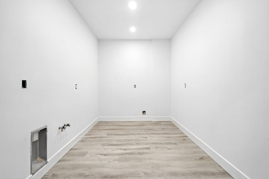 64 1/2 Exchange Place Photo 24