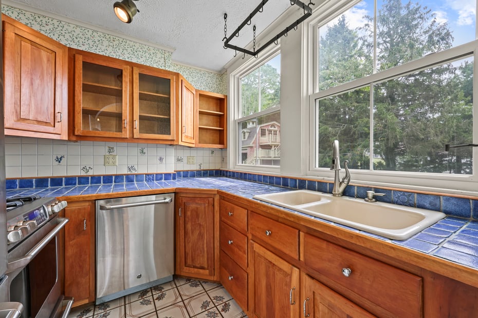 77 Main Street Photo 10