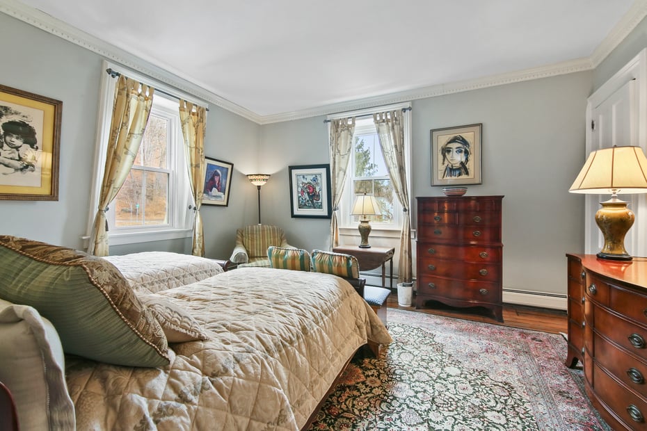 77 Main Street Photo 31