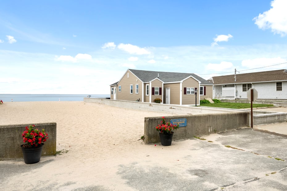 8 Belaire Manor Photo 8