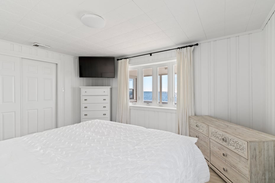 8 Belaire Manor Photo 20