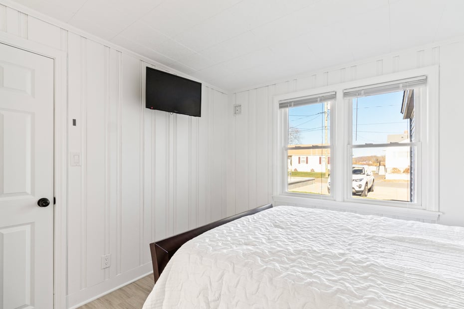 8 Belaire Manor Photo 26