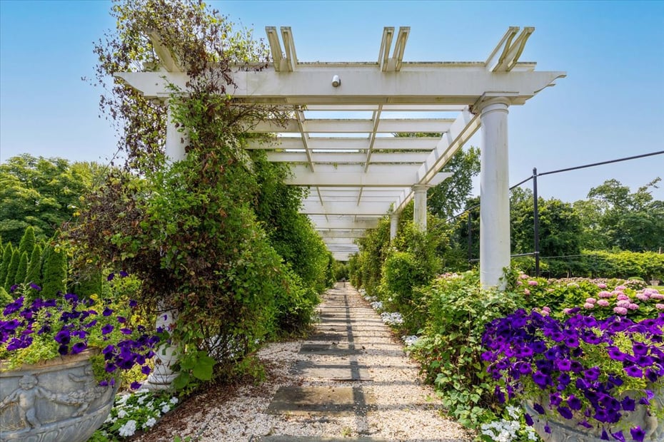 2525 Purchase Street Photo 10