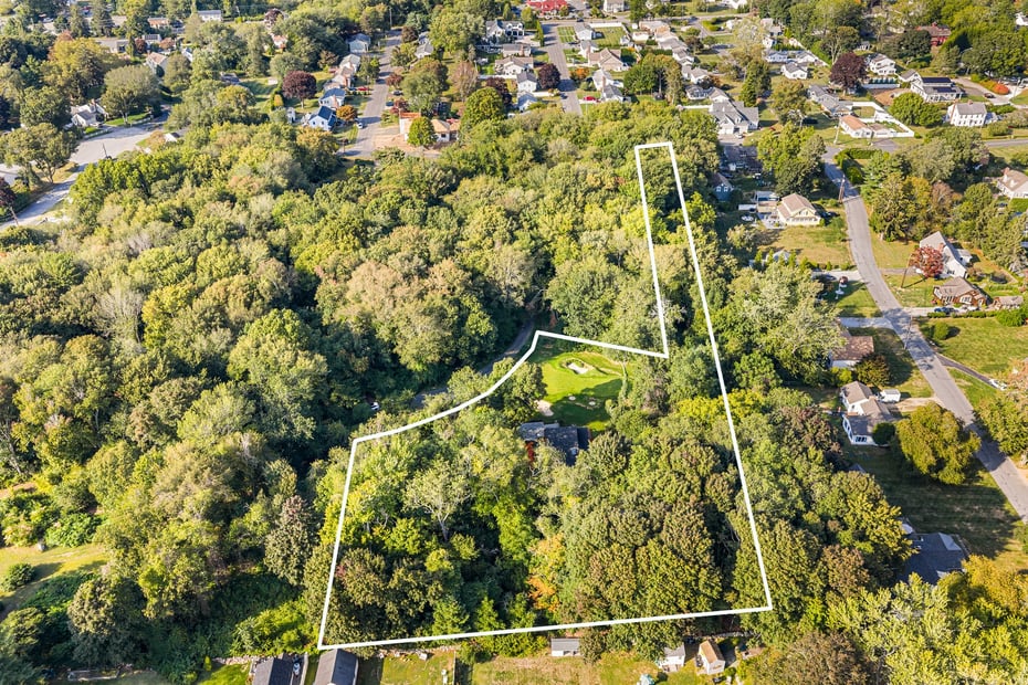 122 Old Post Road Photo 4