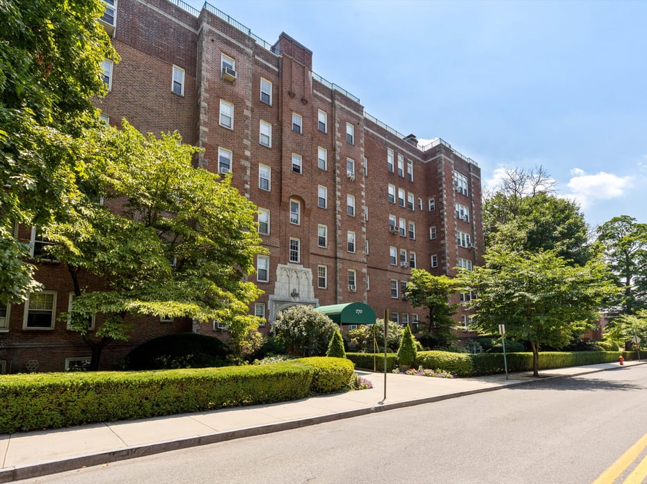 270 Bronxville Road  #B43 Photo 27