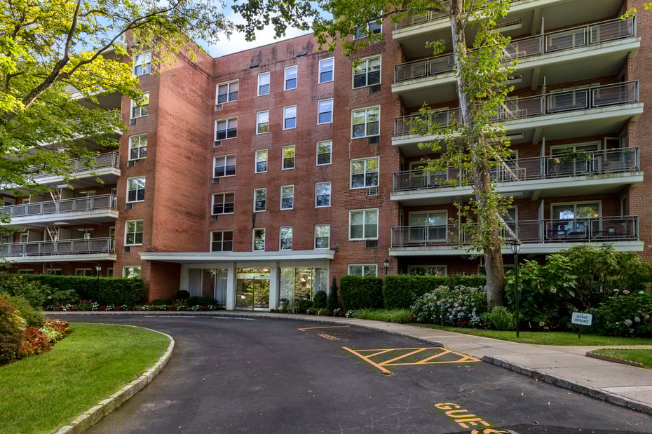 177 E Hartsdale Avenue  #2Y Photo 3