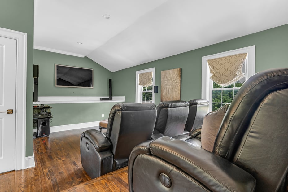 8 Jacob Lane Photo 17