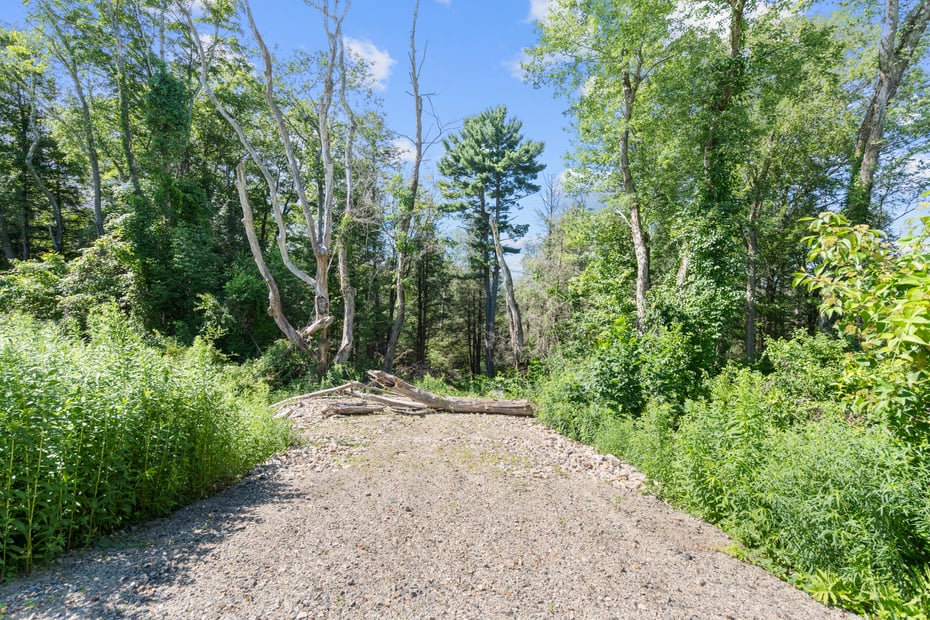 Meadowcrest Drive North Photo 8