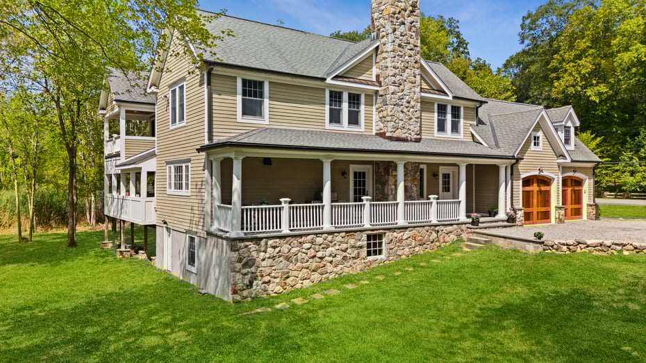 230 Spring Street Photo 4