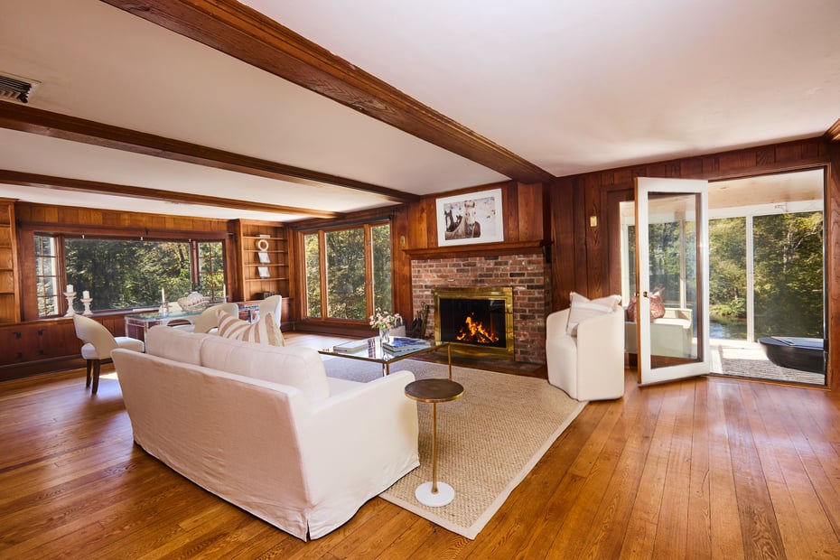 136 Lyons Plain Road Photo 10