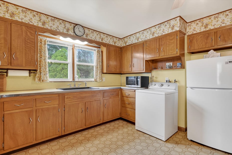 96 Inwood Avenue Photo 6