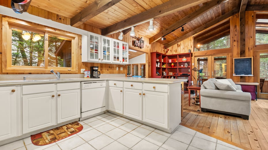 343 Lakeshore Dr Photo 13