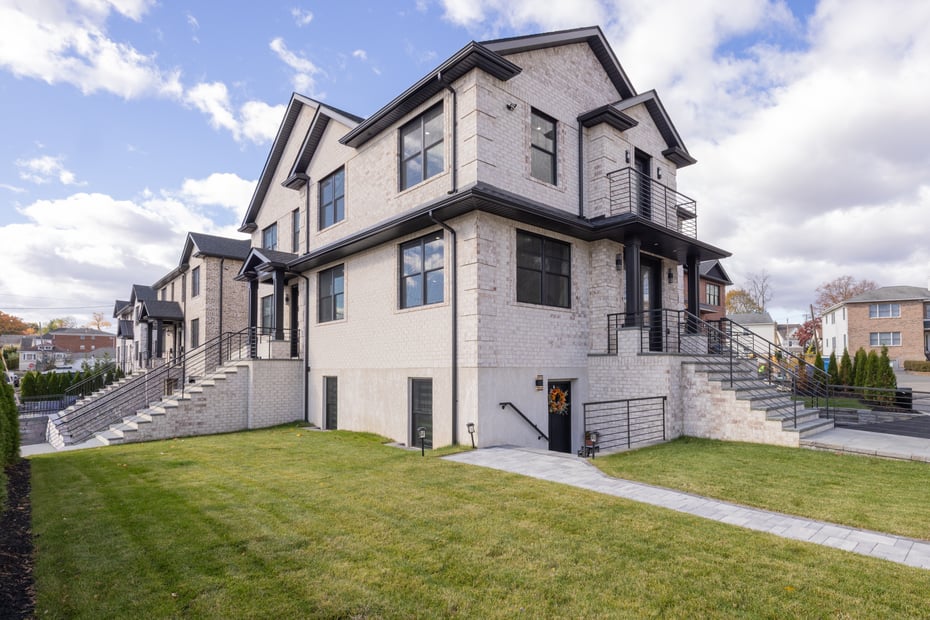 1 Victoria Lane Photo 2