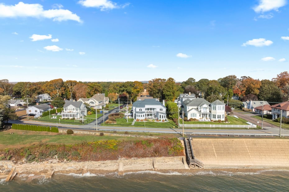 372 Maple Avenue Photo 4