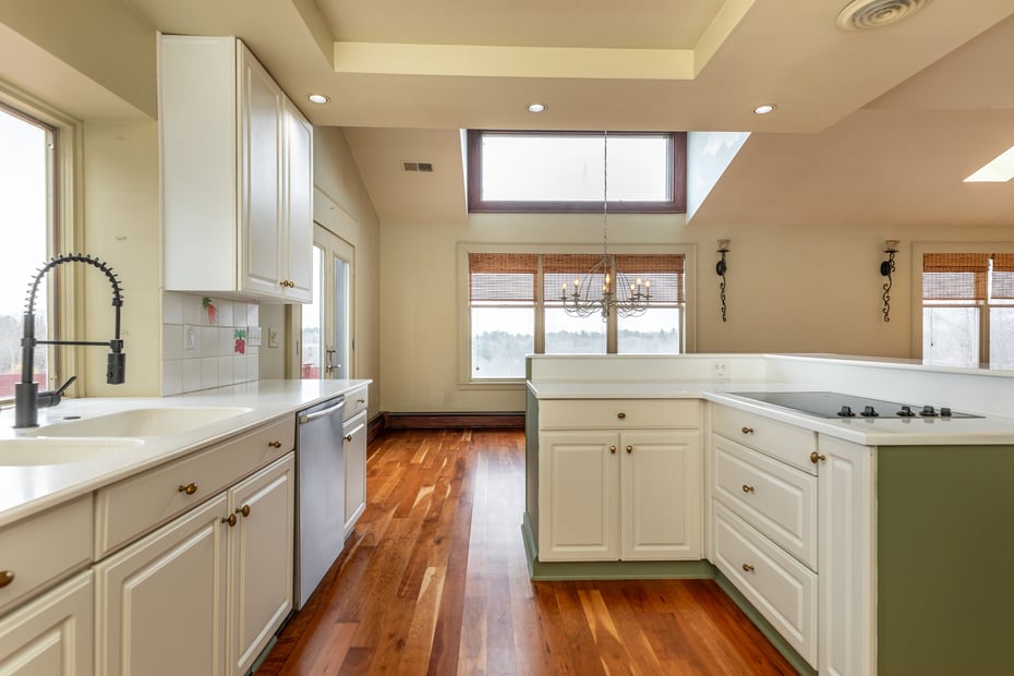 411 Beach Street Photo 9