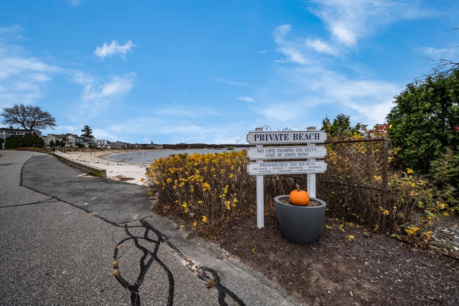 223 Giants Neck Road Photo 21