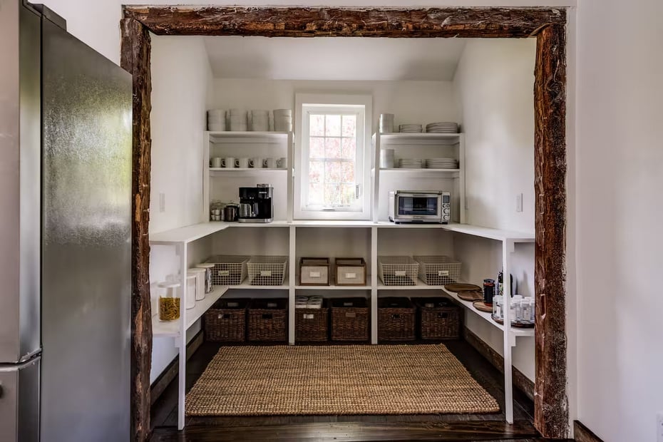 740 Little City Road Photo 3