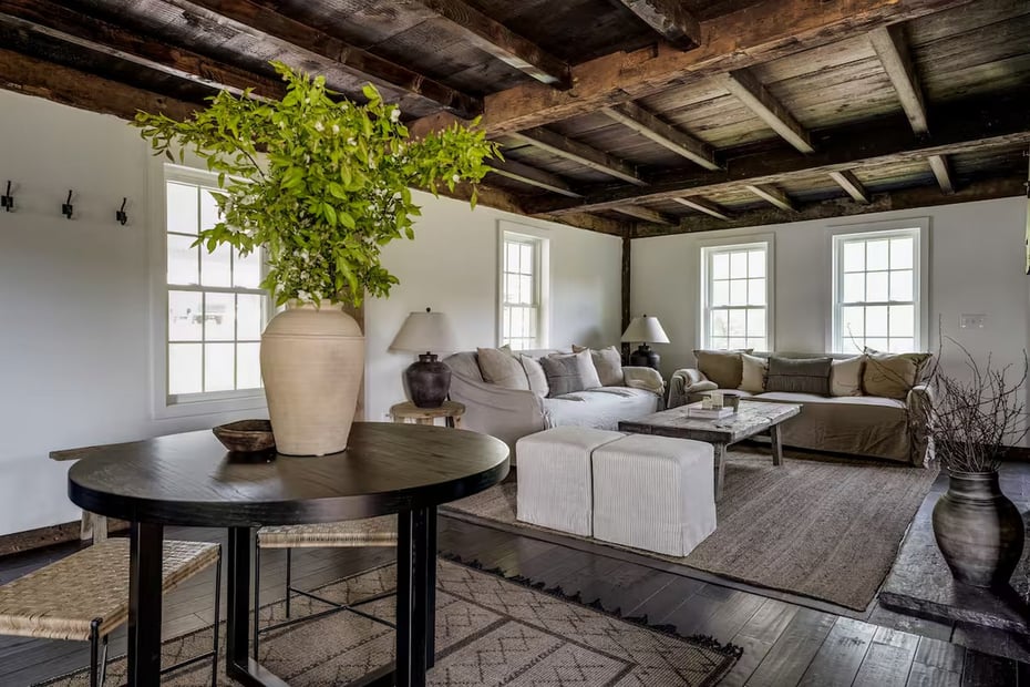 740 Little City Road Photo 5