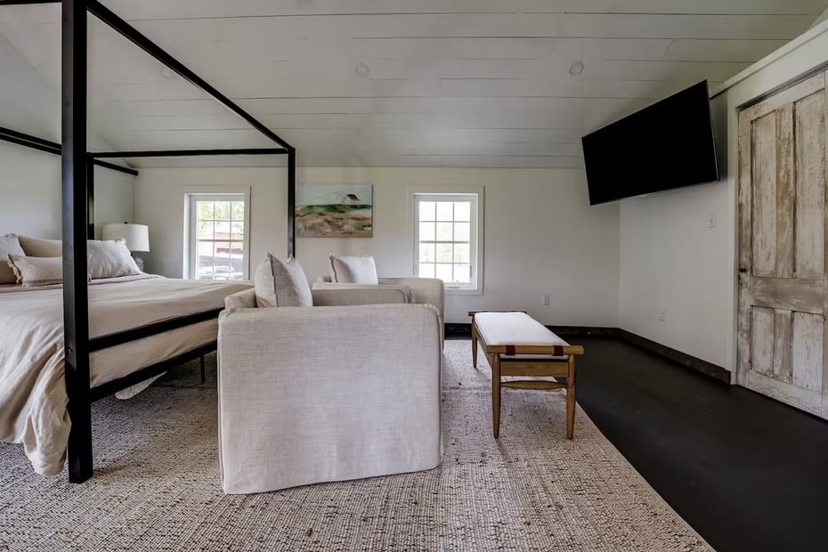 740 Little City Road Photo 17