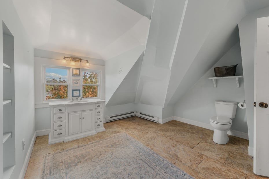 26 College Street Photo 24