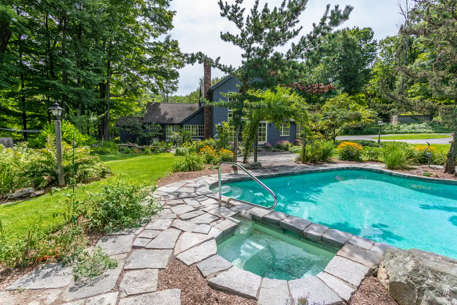 21 Jericho Road North Photo 5