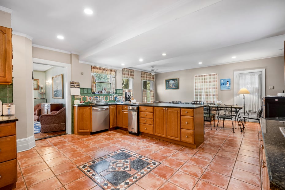 50 Shore Road Photo 12