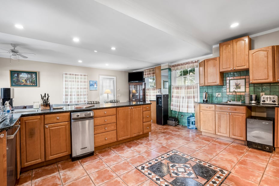 50 Shore Road Photo 11