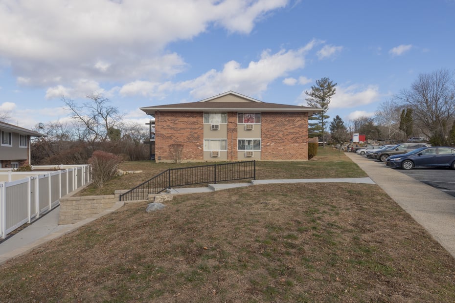 306 Old Country Road #306 Photo 24