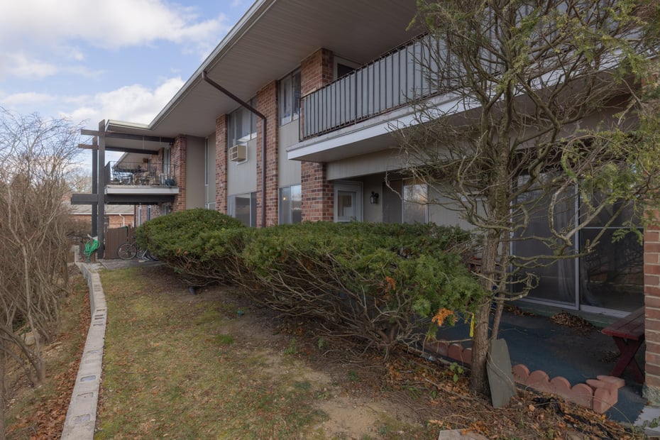 306 Old Country Road #306 Photo 25