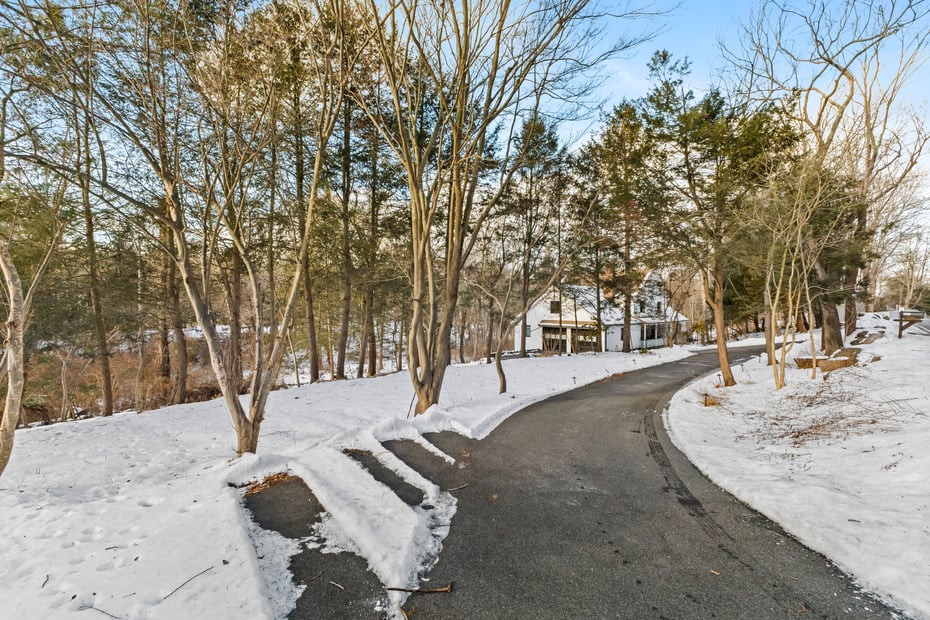 299 Redding Road Photo 17