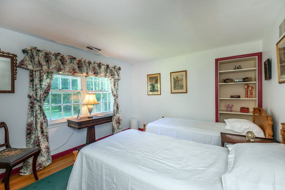 242 Tophet Road Photo 9