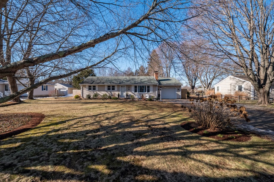 99 Maple Avenue Photo 2