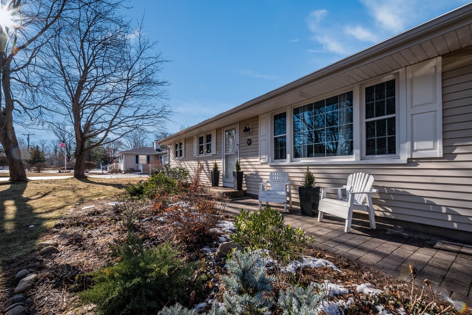 99 Maple Avenue Photo 3