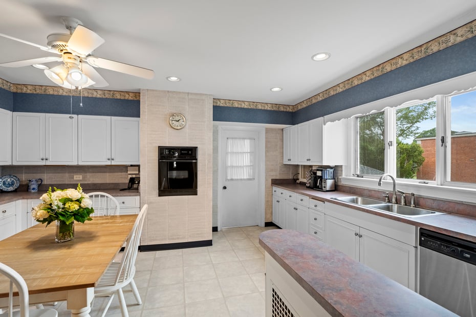 32 East Main Street Photo 8