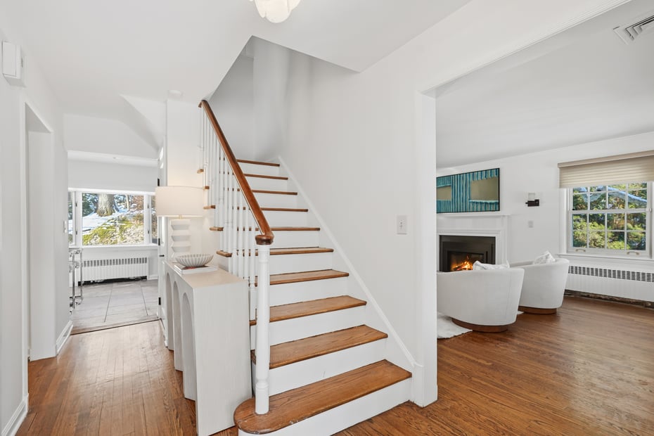 2 Village Lane Photo 17