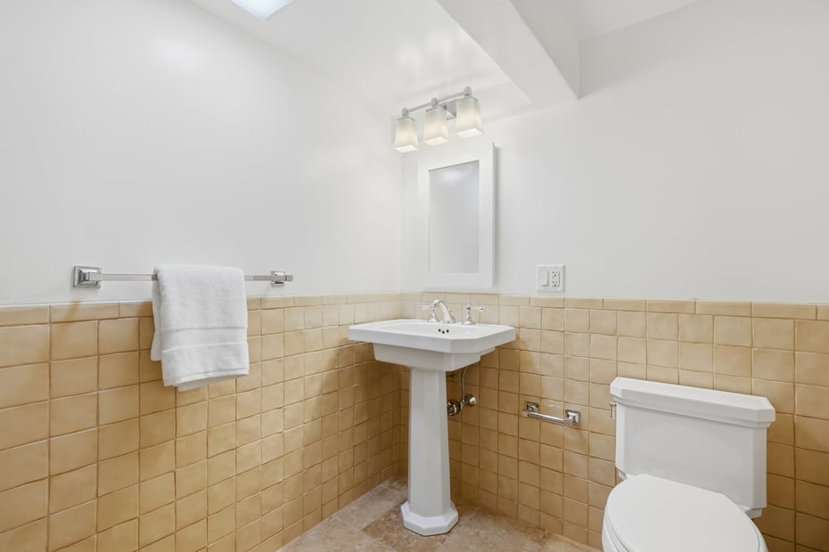 2 Village Lane Photo 31