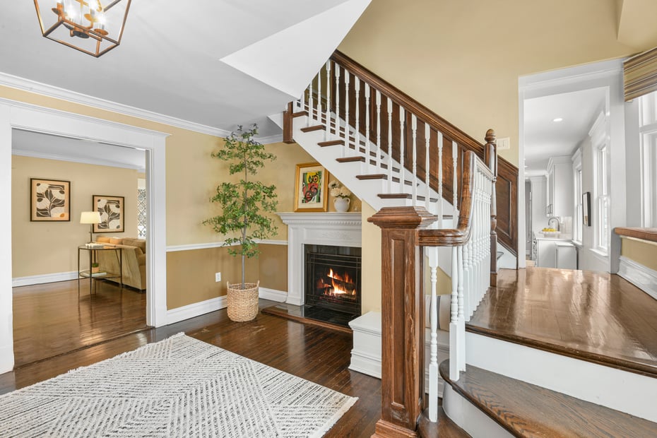 677 James Street Photo 3