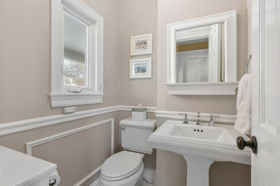 677 James Street Photo 6